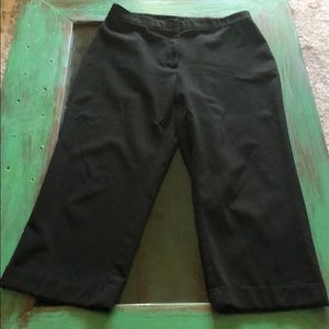 Briggs NY Sz 6 Black Cuffed Capri